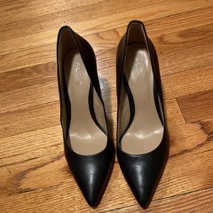 Aldo women’s black pumps